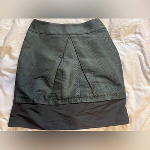 BCBG Max Azria Black & Green Textured Mini Skirt Pleated Detail Size 0